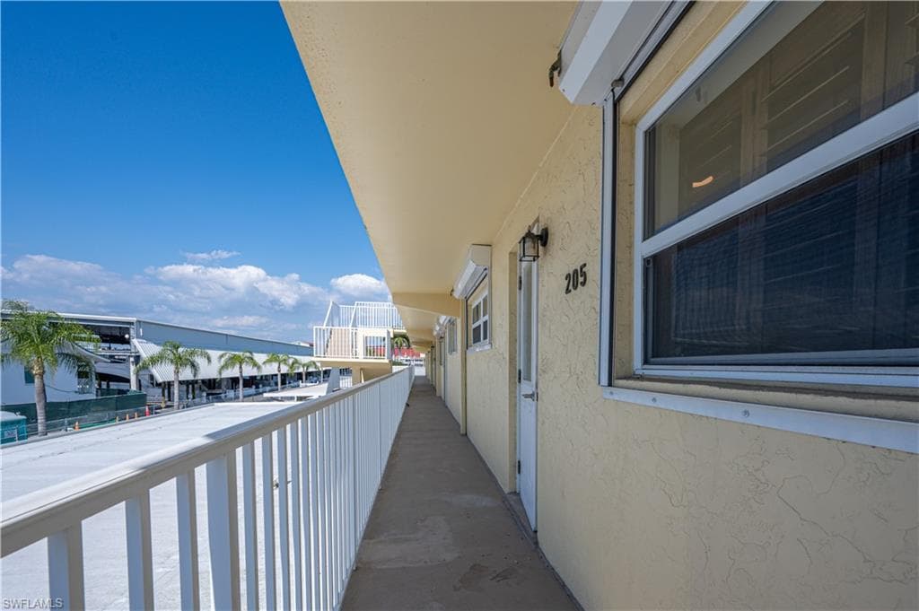 1100 8th Ave S A205, Naples, FL 34102-32