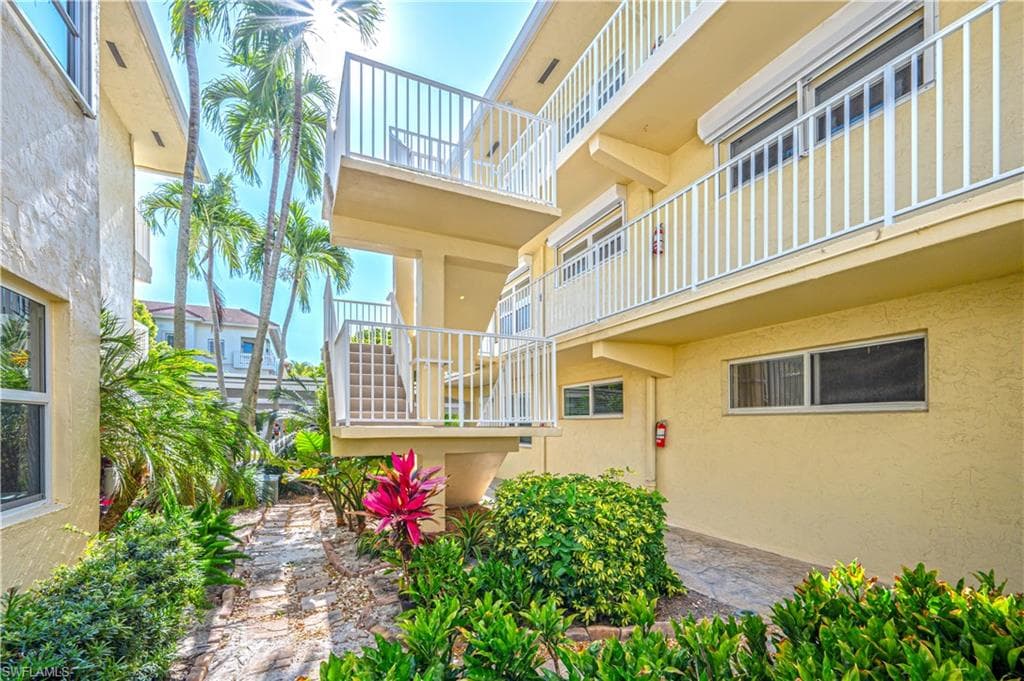 1100 8th Ave S A205, Naples, FL 34102-33