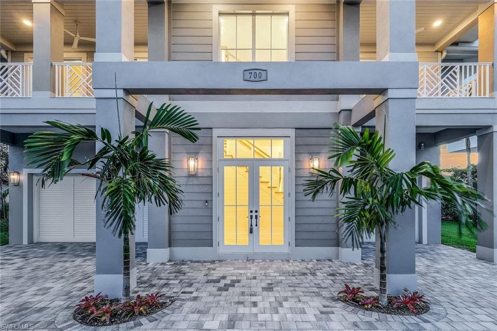 700 Waterside Dr, Marco Island, FL 34145-4