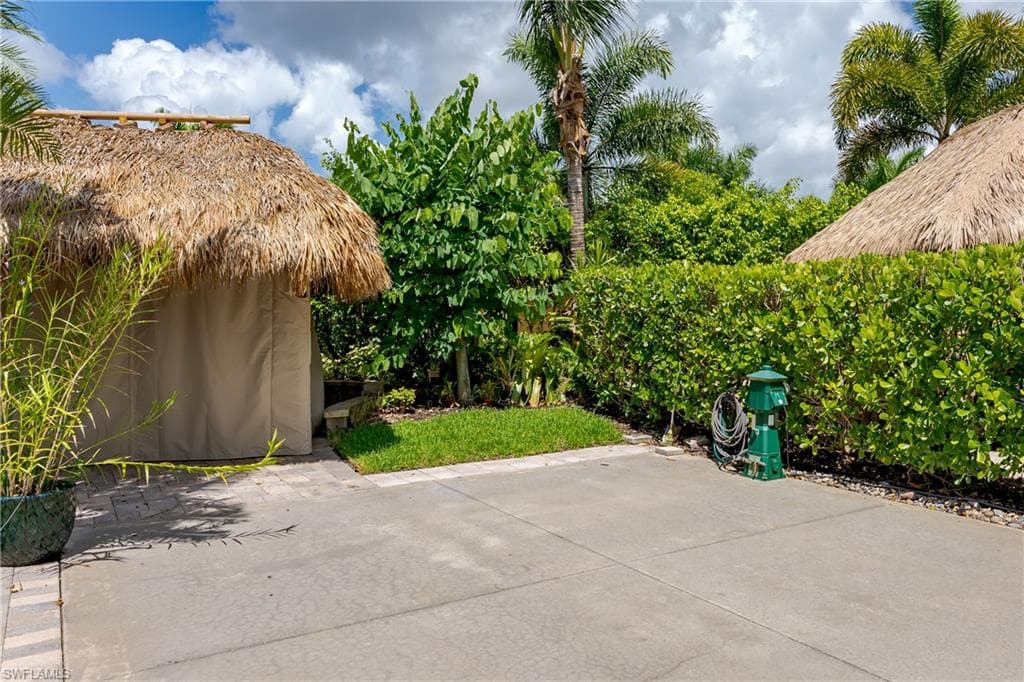 13573 Snapper Ln, Naples, FL 34114-9