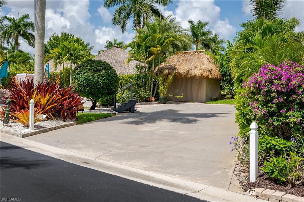 13573 Snapper Ln, Naples, FL 34114-1