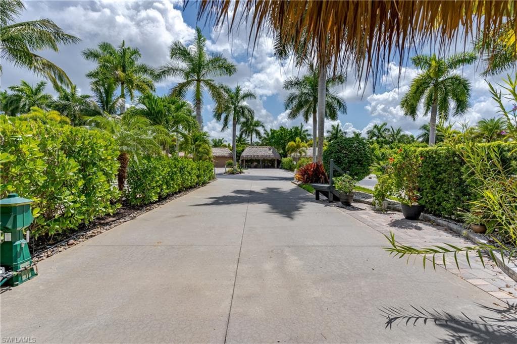 13573 Snapper Ln, Naples, FL 34114-44