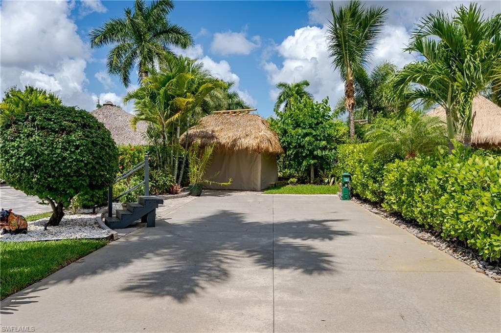 13573 Snapper Ln, Naples, FL 34114-7
