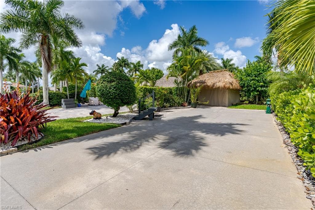13573 Snapper Ln, Naples, FL 34114-8