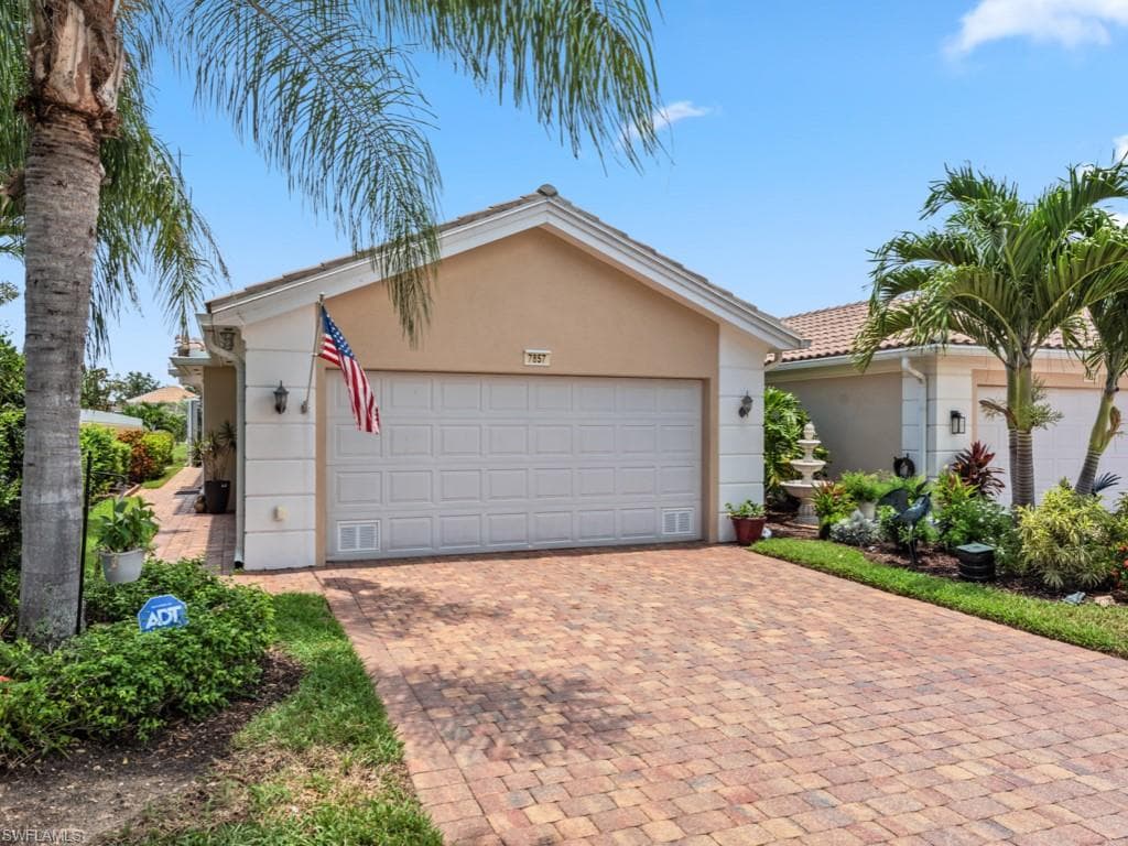 7857 Umberto Ct, Naples, FL 34114-2
