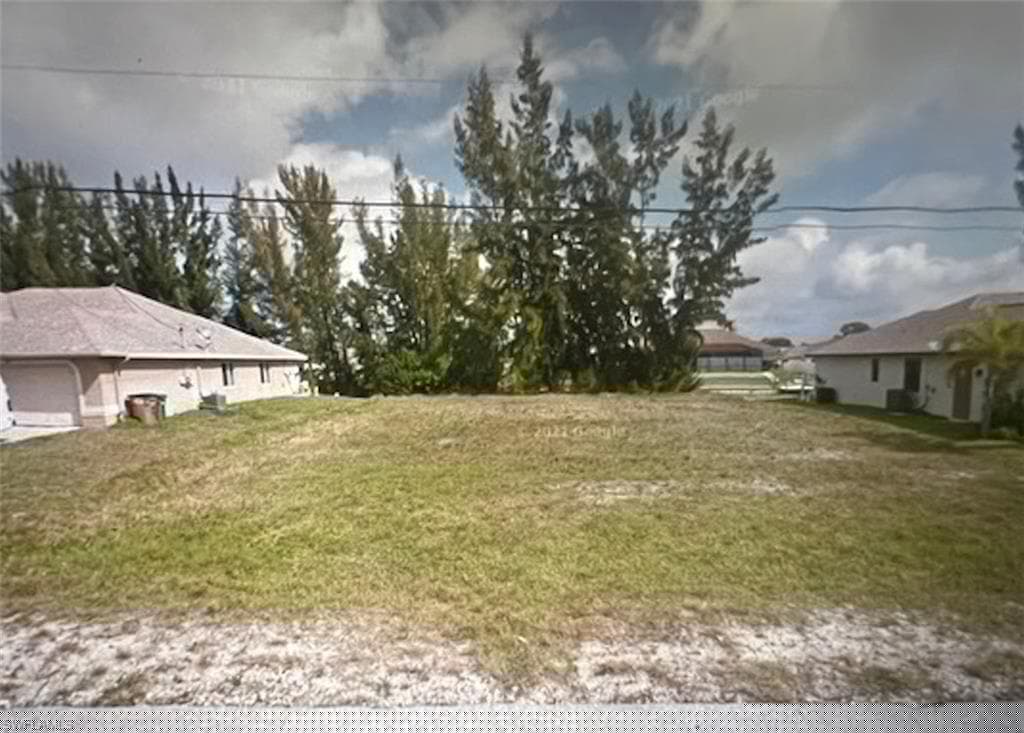 623 22nd Ter, Cape Coral, FL 33991-3