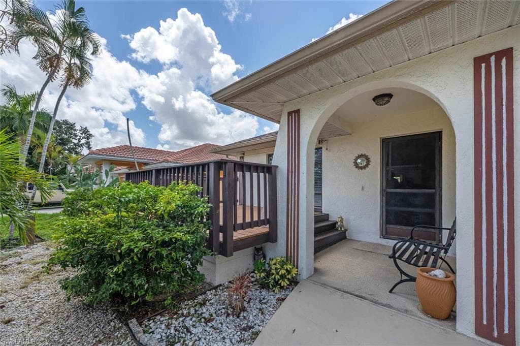 778 109th Ave N, Naples, FL 34108-4