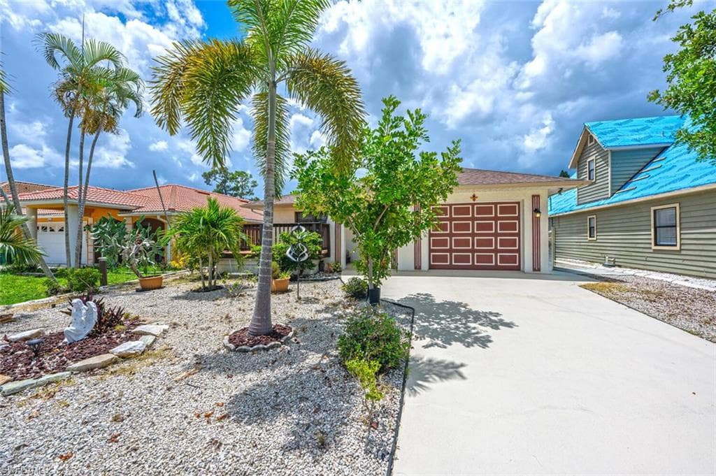 778 109th Ave N, Naples, FL 34108-5