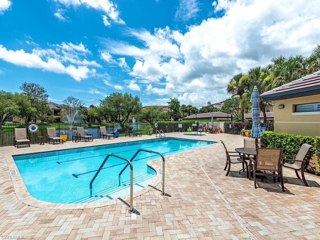 184 Vintage Cir N201, Naples, FL 34119-14