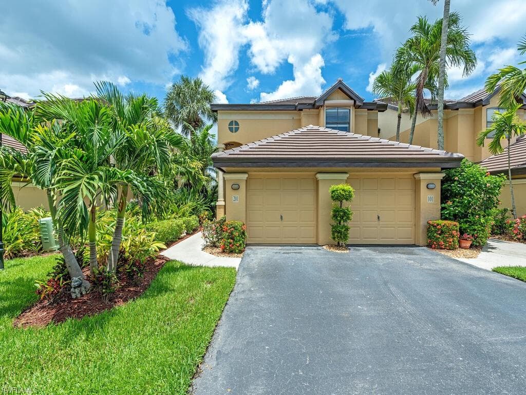 184 Vintage Cir N201, Naples, FL 34119-2