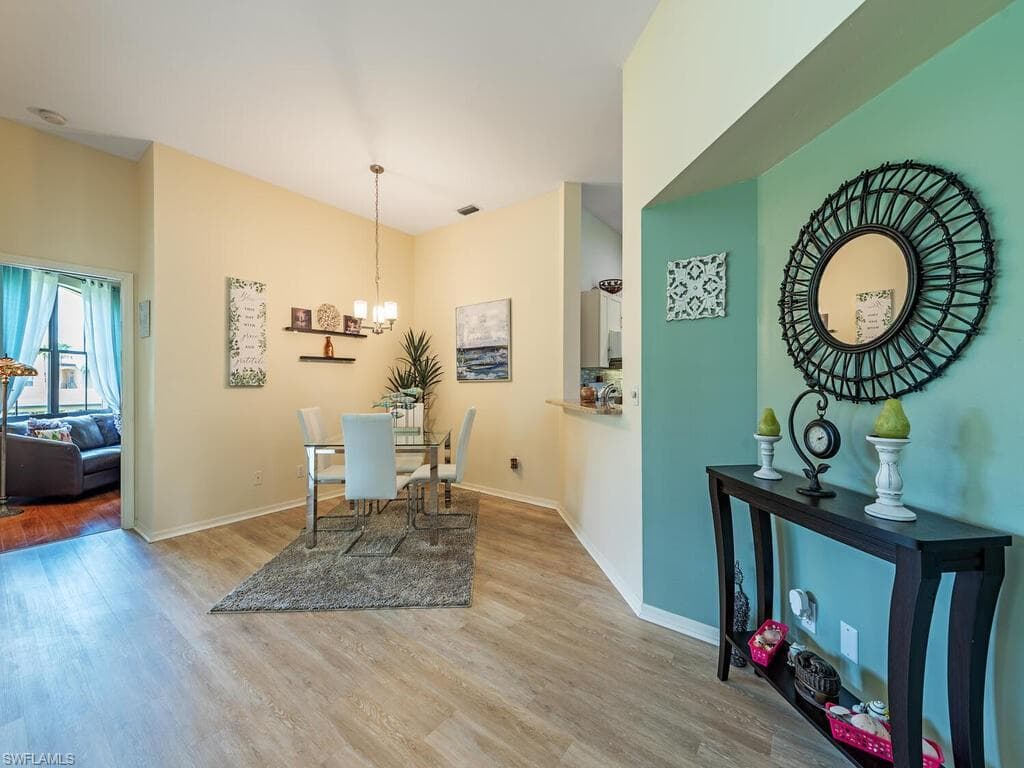 184 Vintage Cir N201, Naples, FL 34119-5