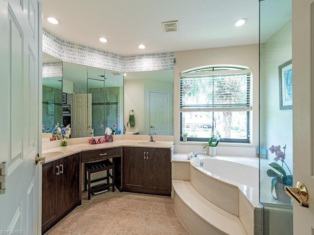 184 Vintage Cir N201, Naples, FL 34119-8