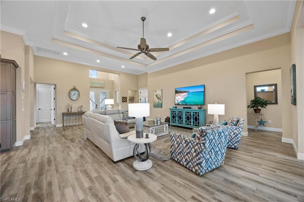 12402 Lockford Ln, Naples, FL 34120-8