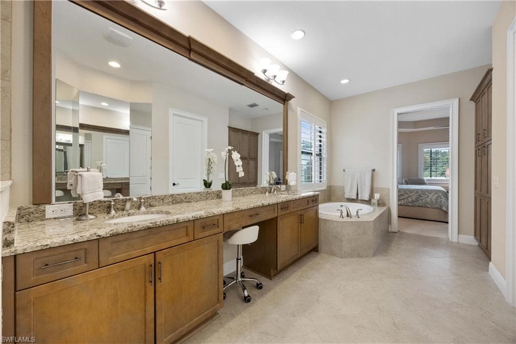 12402 Lockford Ln, Naples, FL 34120-18