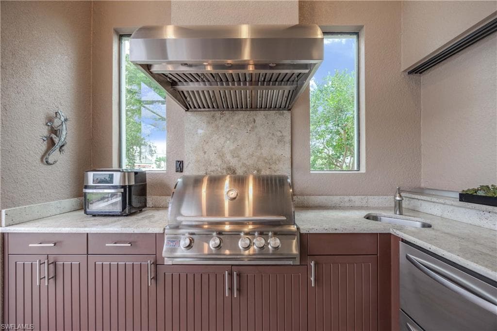 12402 Lockford Ln, Naples, FL 34120-32