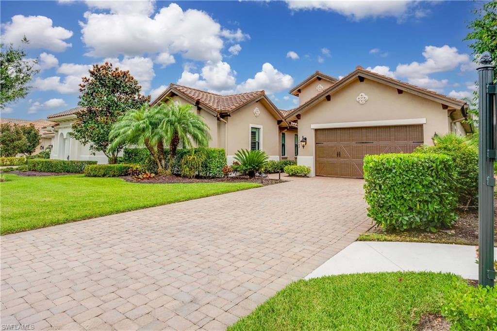 12402 Lockford Ln, Naples, FL 34120-39