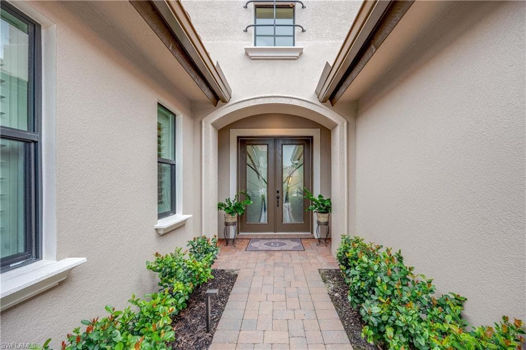 12402 Lockford Ln, Naples, FL 34120-3