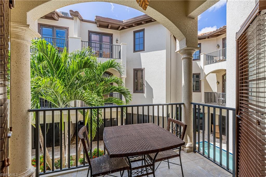 688 10th Ave S D2, Naples, FL 34102-14