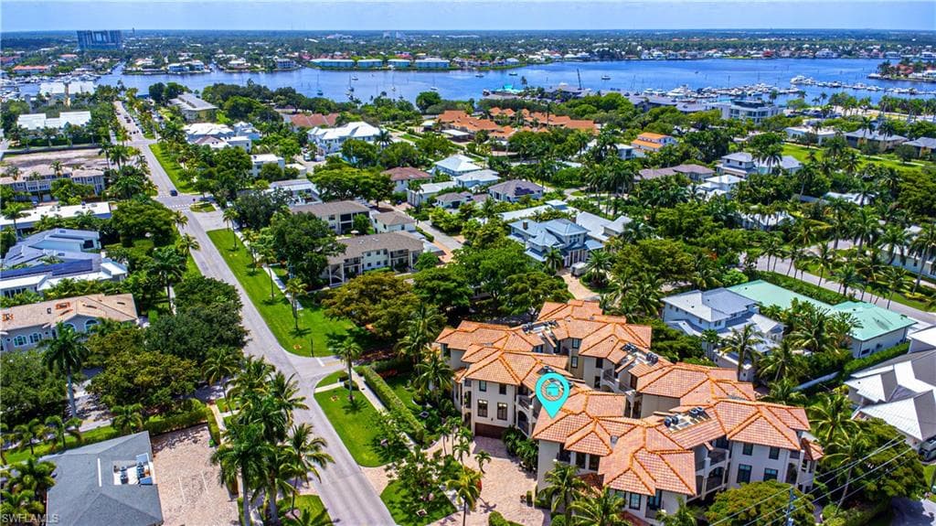 688 10th Ave S D2, Naples, FL 34102-2