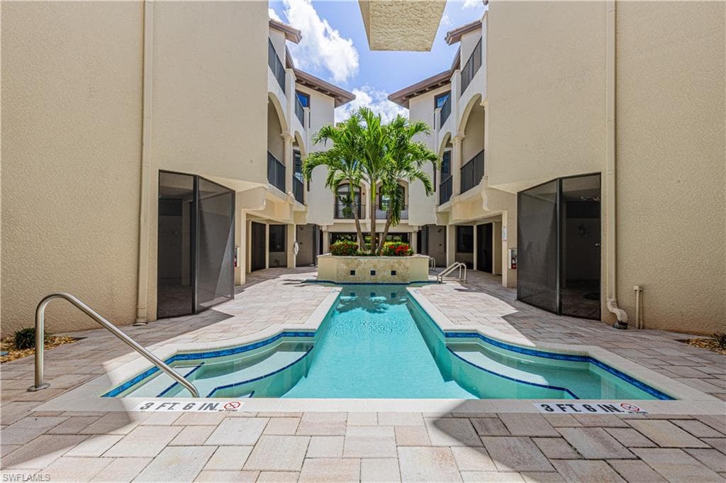 688 10th Ave S D2, Naples, FL 34102-37