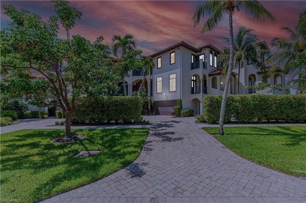688 10th Ave S D2, Naples, FL 34102-38