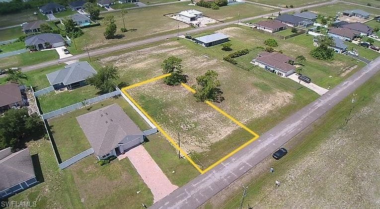2916 25th Ln, Cape Coral, FL 33993-2