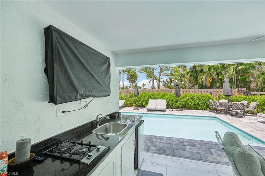 705 103rd Ave N, Naples, FL 34108-29