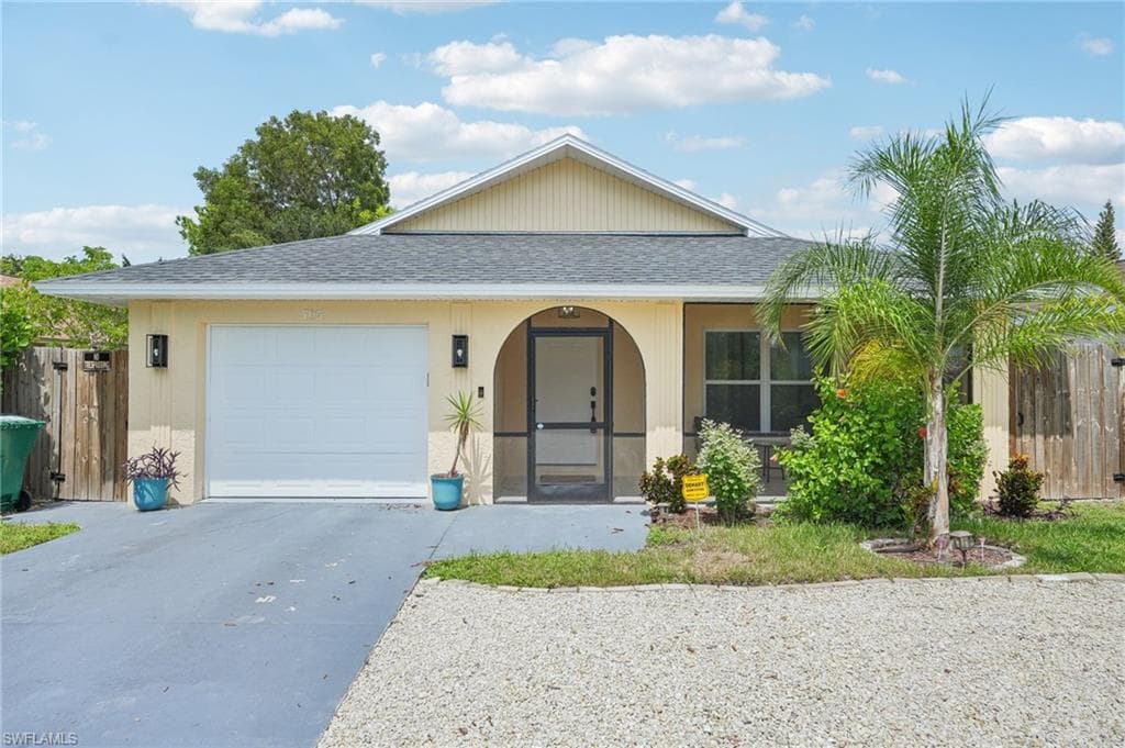 705 103rd Ave N, Naples, FL 34108-5