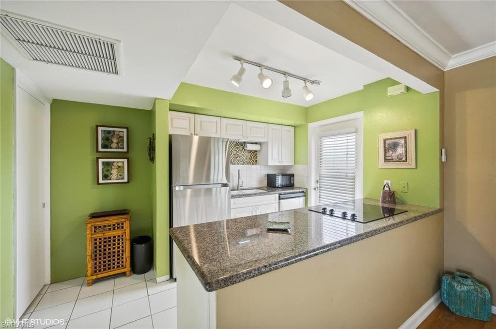 1550 Gulf Shore Blvd N 6w, Naples, FL 34102-14