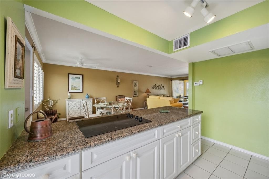 1550 Gulf Shore Blvd N 6w, Naples, FL 34102-17