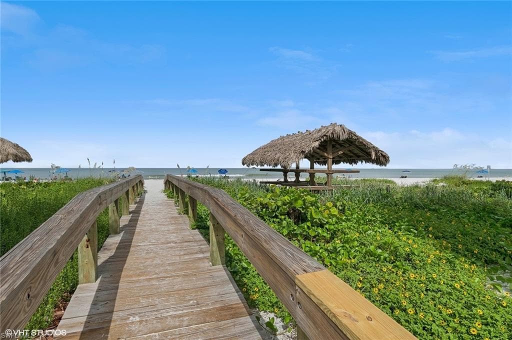 1550 Gulf Shore Blvd N 6w, Naples, FL 34102-23