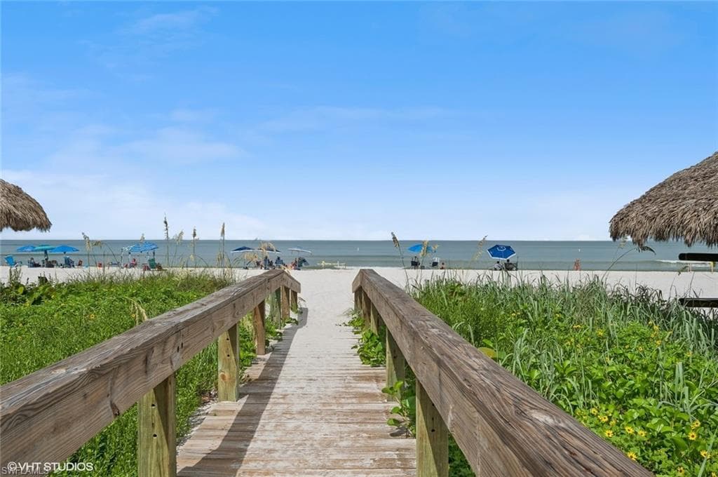 1550 Gulf Shore Blvd N 6w, Naples, FL 34102-24