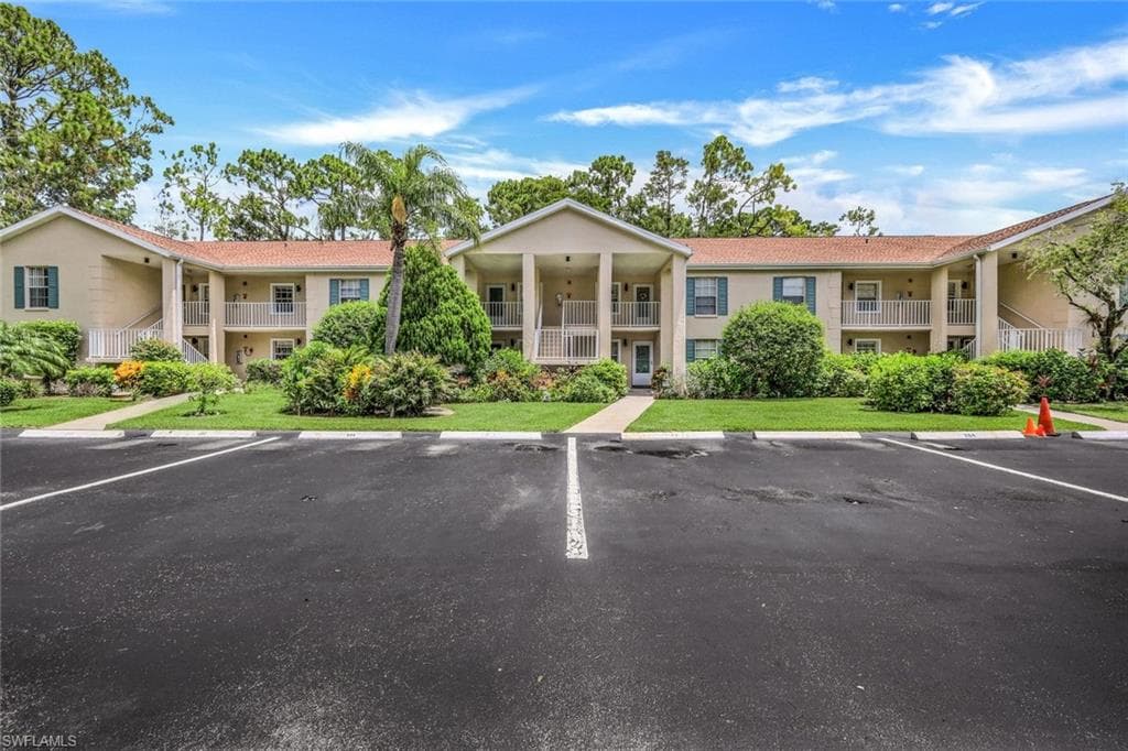 1704 Kings Lake Blvd 7, Naples, FL 34112-1