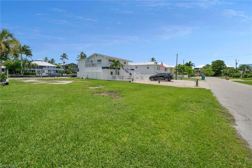 574 Coconut Ave, Other, FL 34140-4