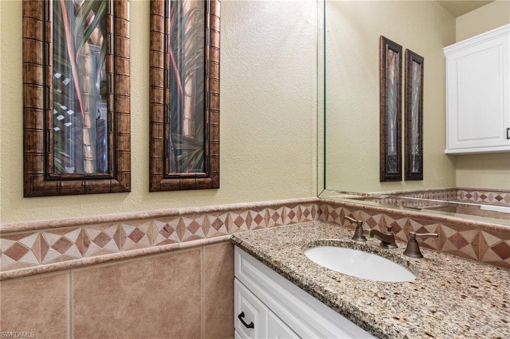 180 Seaview Ct 105, Marco Island, FL 34145-16