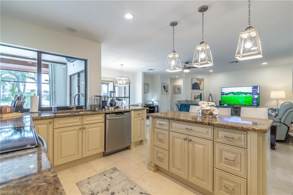 528 Tigertail Ct, Marco Island, FL 34145-14