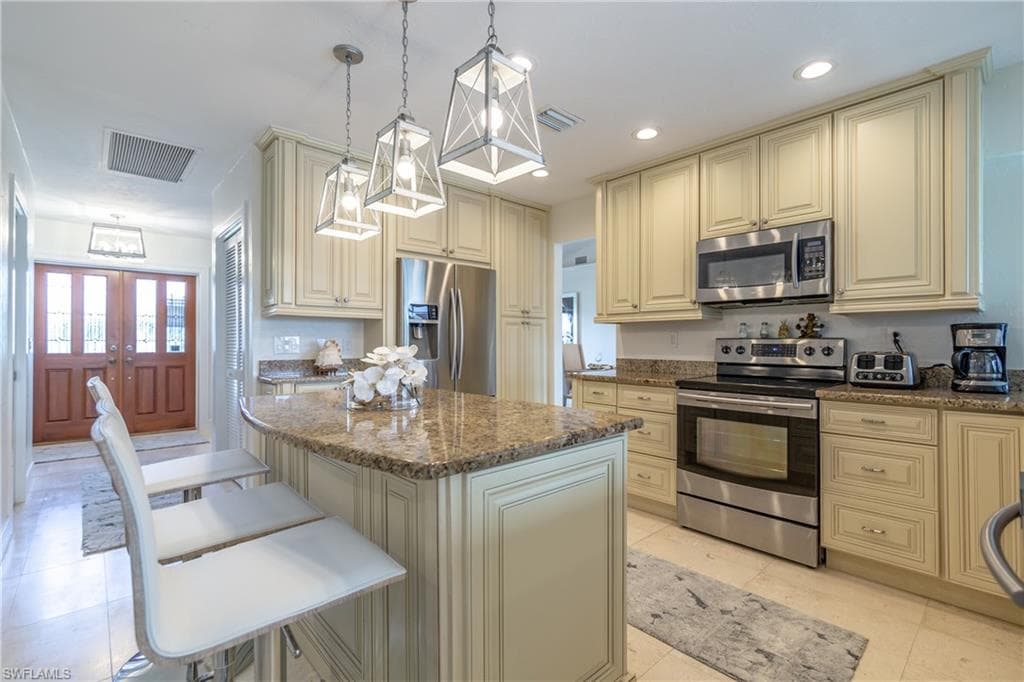 528 Tigertail Ct, Marco Island, FL 34145-15