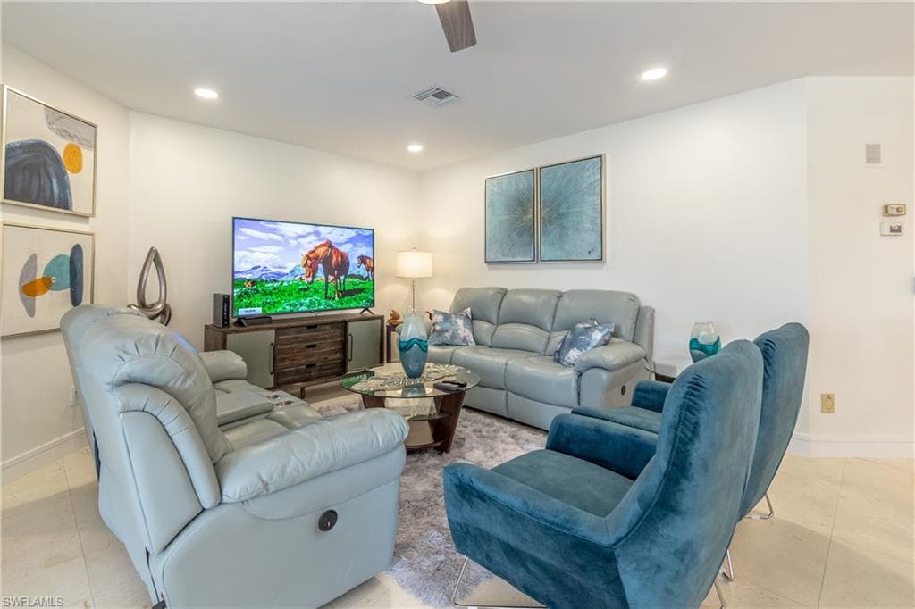 528 Tigertail Ct, Marco Island, FL 34145-18