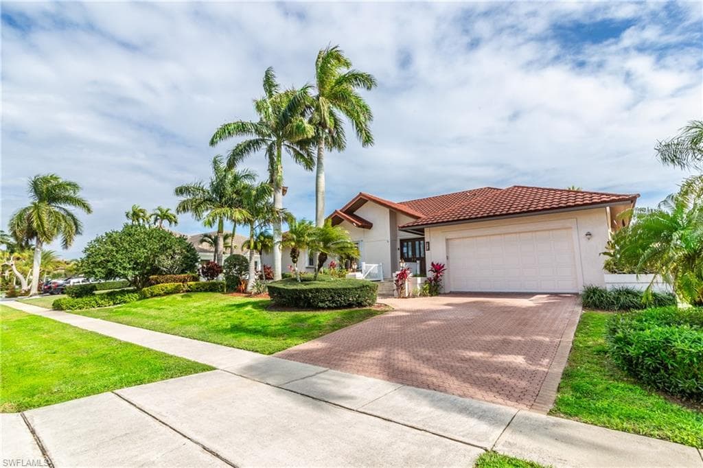 528 Tigertail Ct, Marco Island, FL 34145-1