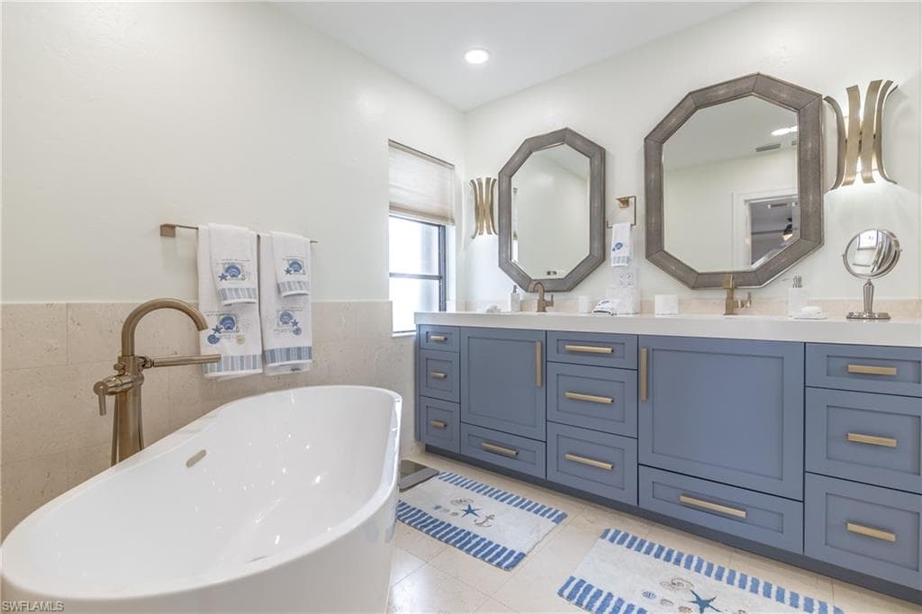 528 Tigertail Ct, Marco Island, FL 34145-25