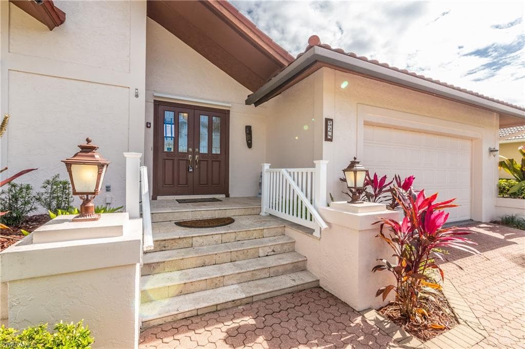 528 Tigertail Ct, Marco Island, FL 34145-4