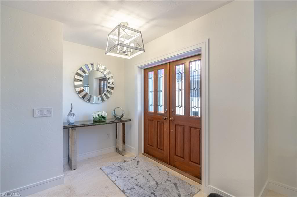 528 Tigertail Ct, Marco Island, FL 34145-5