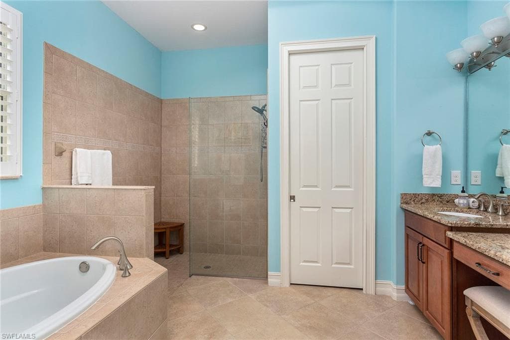 9197 Campanile Cir, Naples, FL 34114-11
