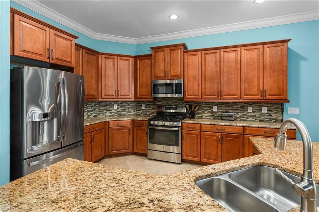 9197 Campanile Cir, Naples, FL 34114-8