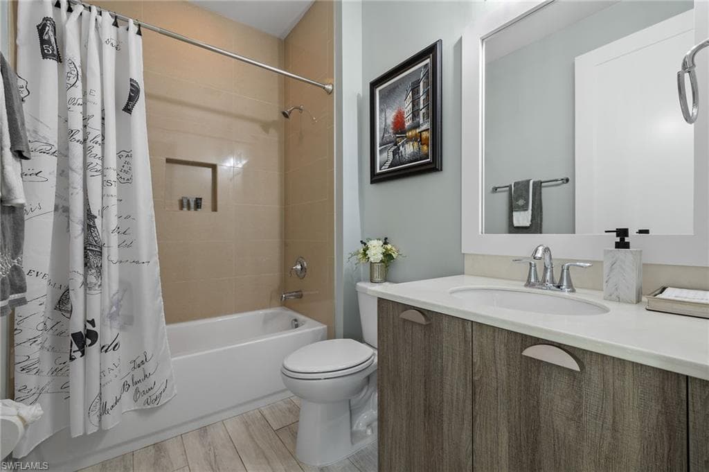 14844 Dockside Ln, Naples, FL 34114-5