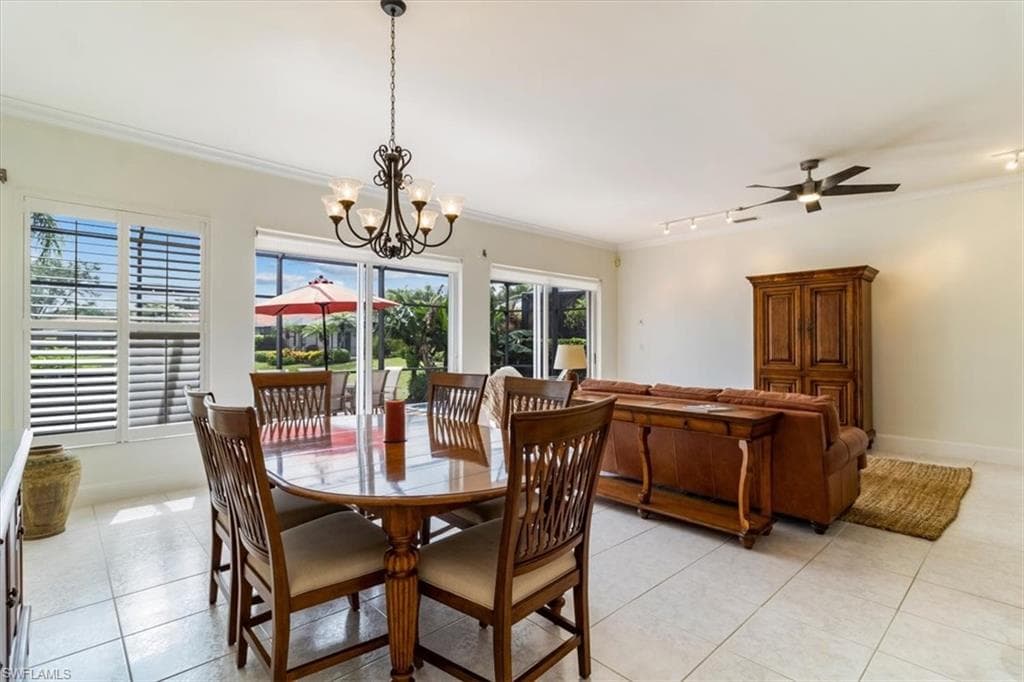 963 Fountain Run, Naples, FL 34119-9