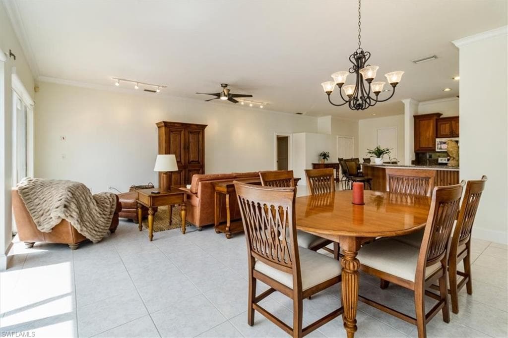 963 Fountain Run, Naples, FL 34119-11