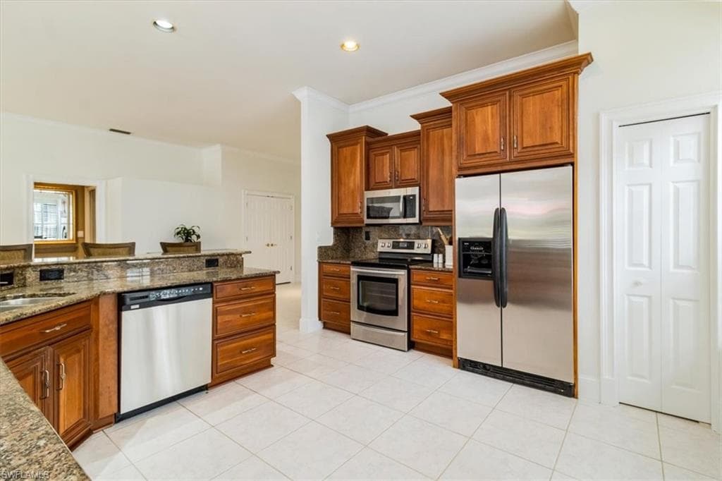 963 Fountain Run, Naples, FL 34119-13