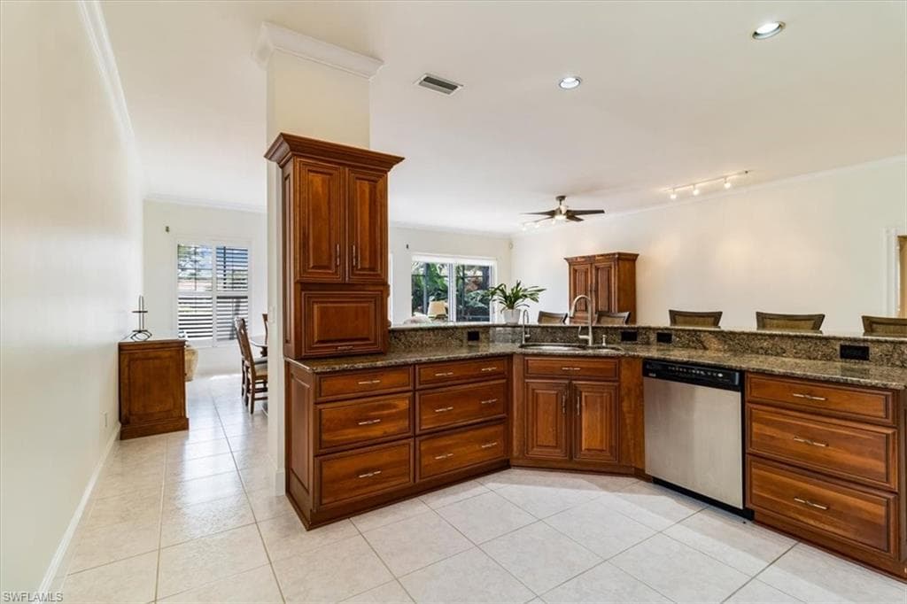 963 Fountain Run, Naples, FL 34119-15