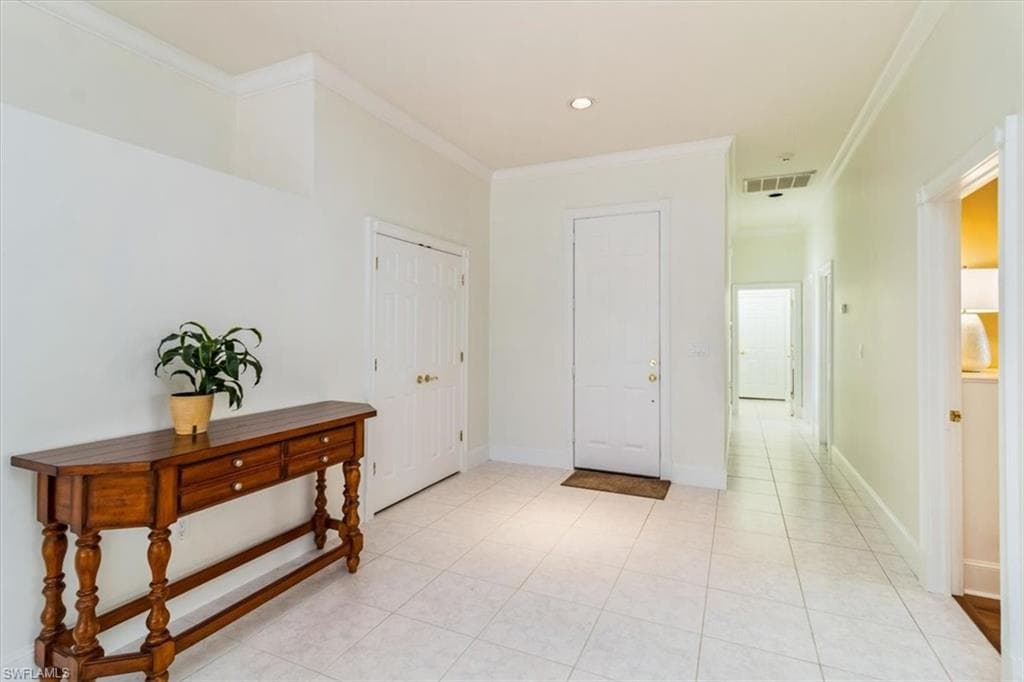 963 Fountain Run, Naples, FL 34119-23